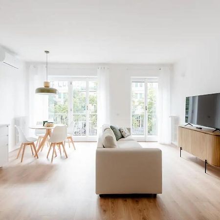 Luxury 2 Bedroom Apartament, Close To San Siro, Fiera And 10 Min Metro To Duomo ميلان المظهر الخارجي الصورة