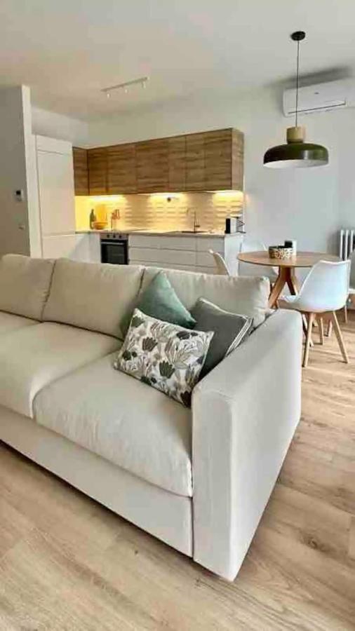Luxury 2 Bedroom Apartament, Close To San Siro, Fiera And 10 Min Metro To Duomo ميلان المظهر الخارجي الصورة